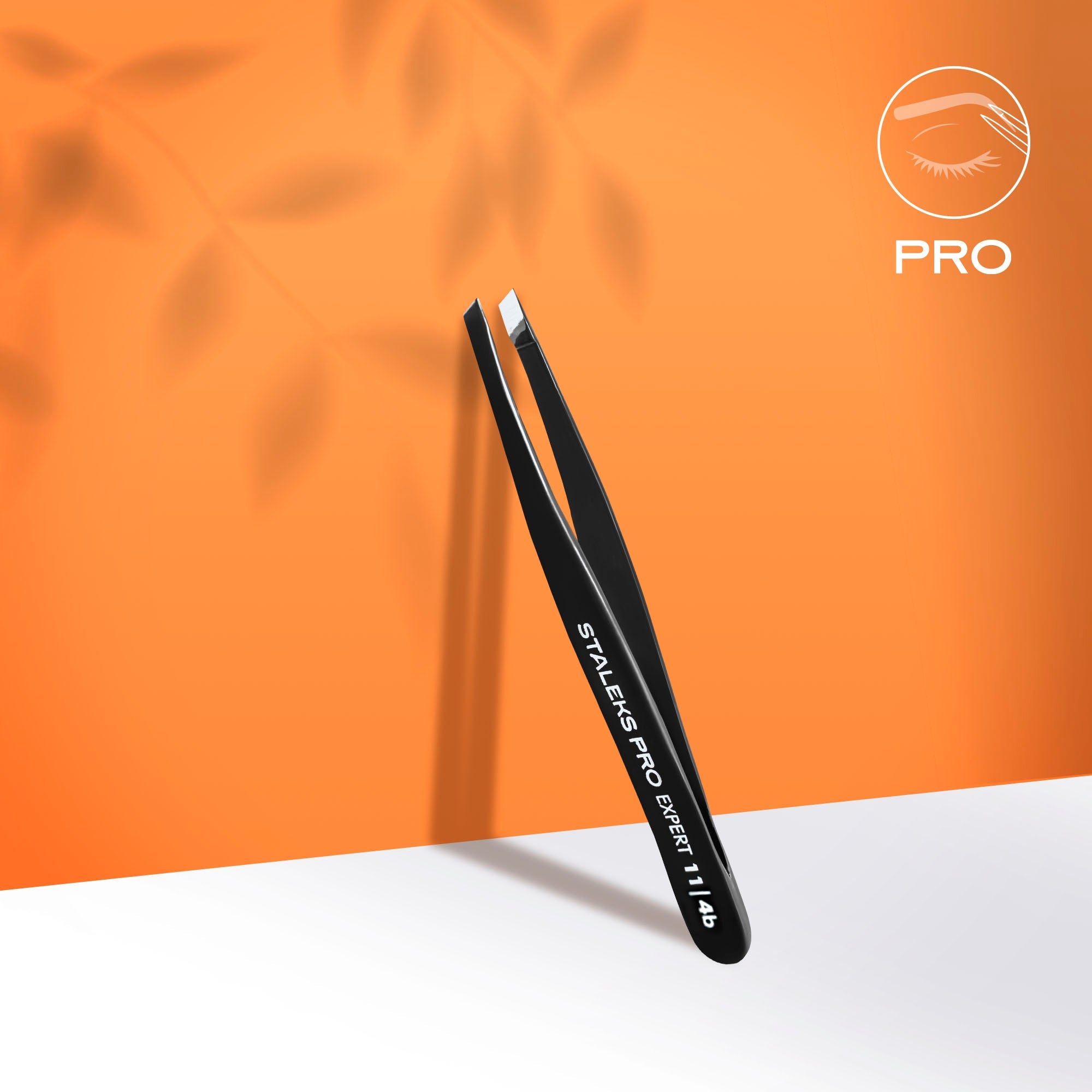 STALEKS EXPERT 11 TYPE 4 Profesjonalna pęseta do brwi wąska skośna (Czarny)