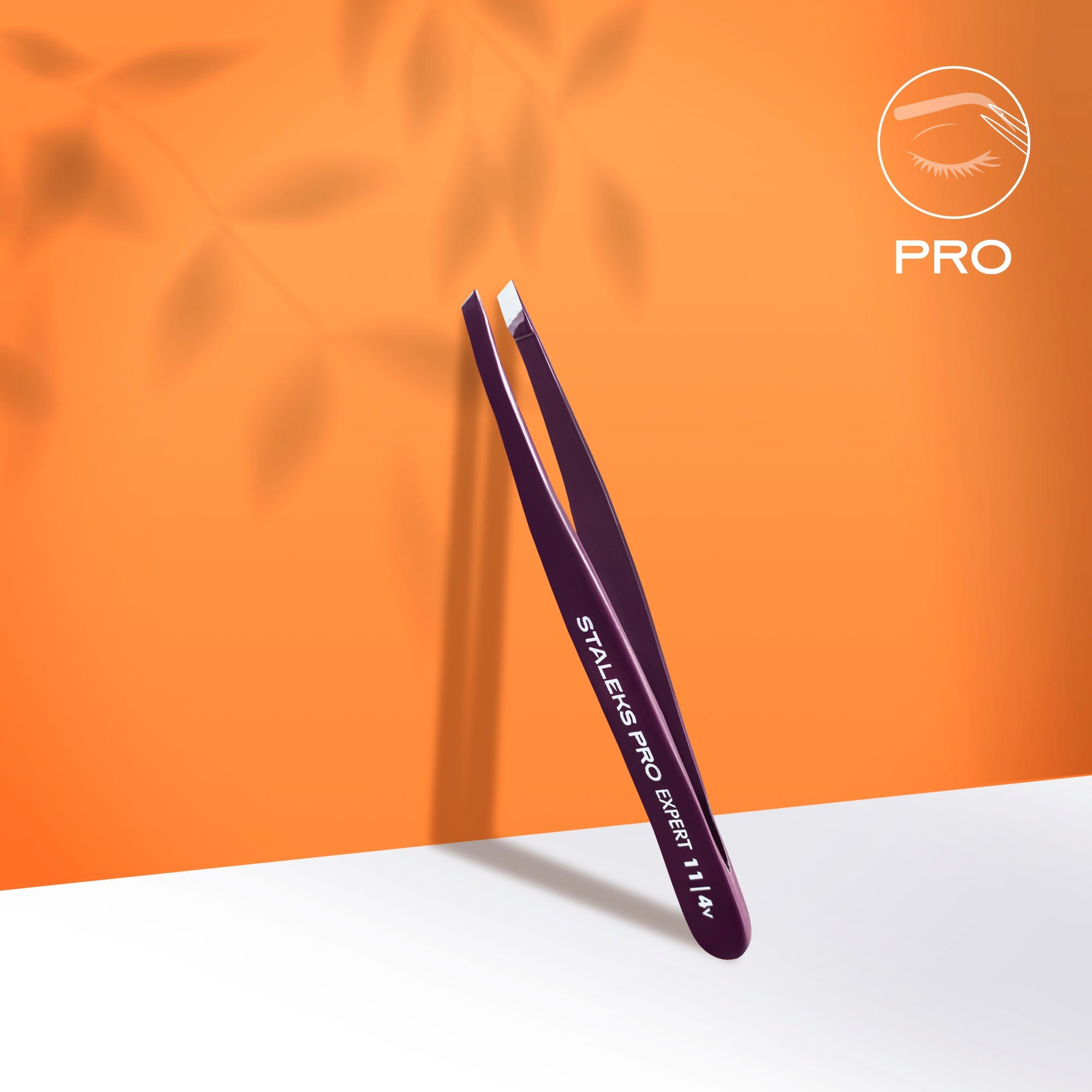 Pęseta do brwi czarna EXPERT 11 TYPE 4 (wąska skośna)