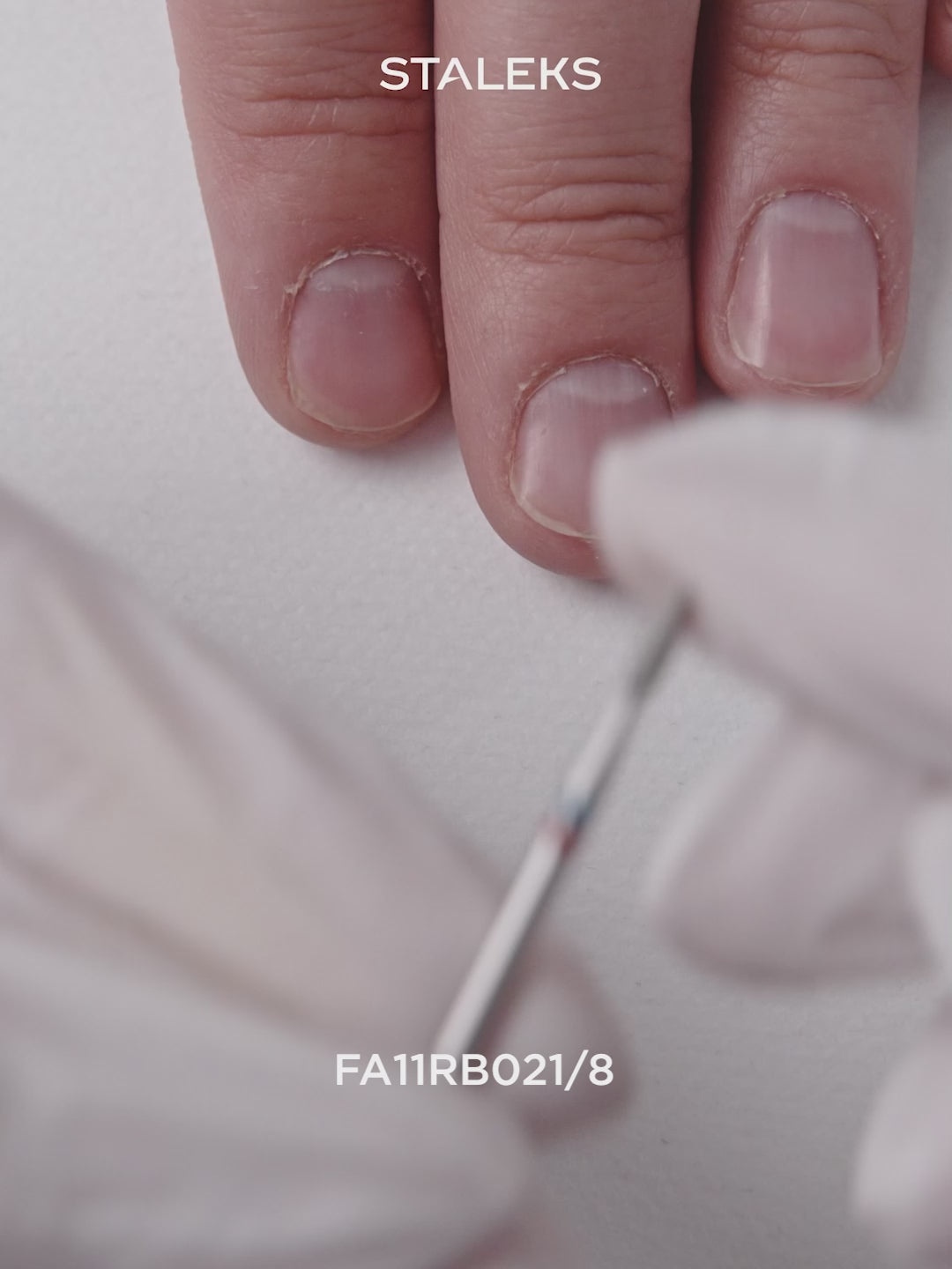 Załaduj wideo: STALEKS EXPERT Frez diamentowy DUO „Płomień” czerwono-niebieski, średnica 2,1 mm, część robocza 8 mm