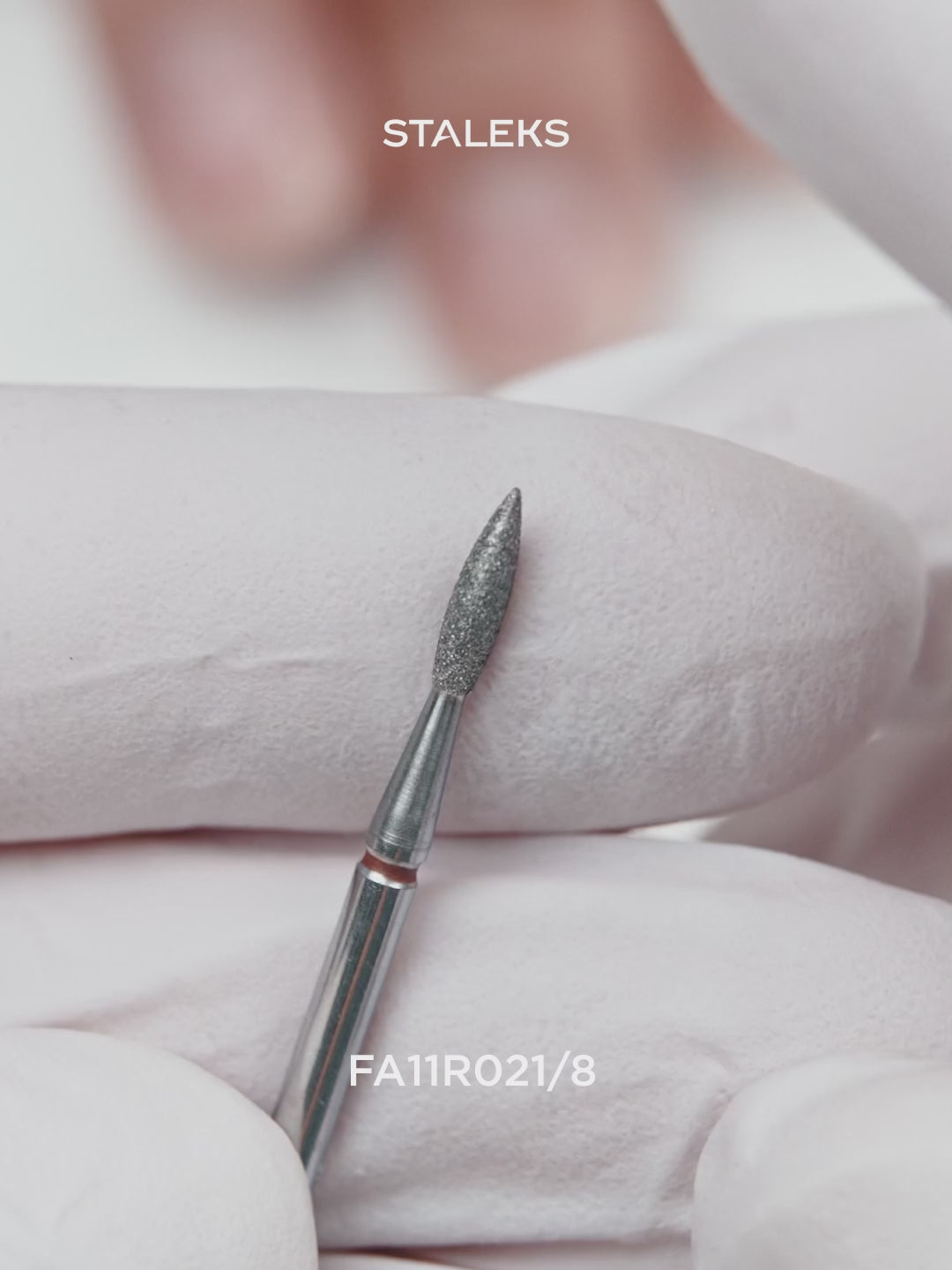 Załaduj wideo: STALEKS EXPERT Frez diamentowy „płomień ostry” czerwony, średnica 2,1 mm, część robocza 8 mm