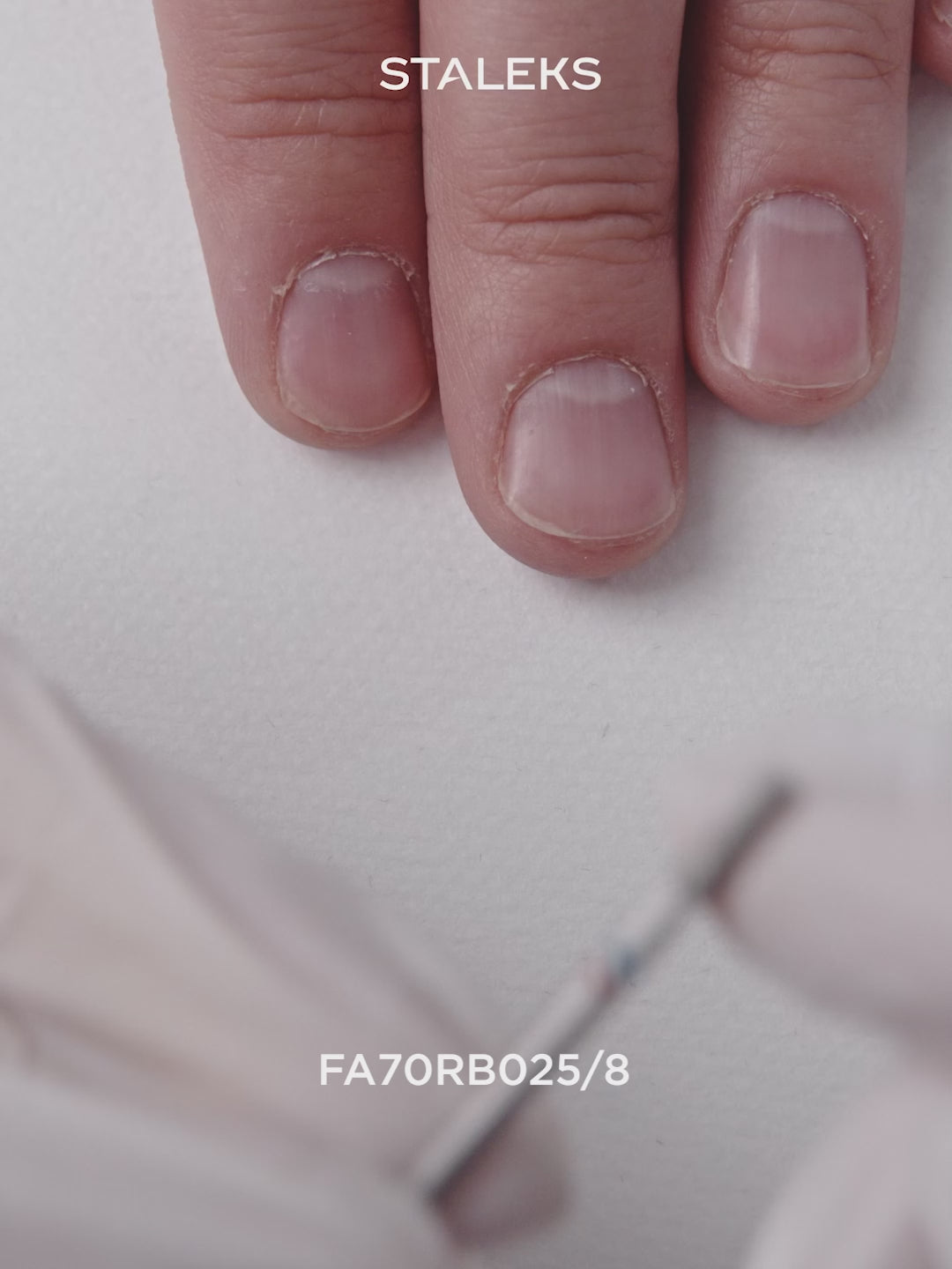Załaduj wideo: STALEKS EXPERT Frez diamentowy DUO „stożek” czerwono-niebieski, średnica 2,5 mm, część robocza 8 mm