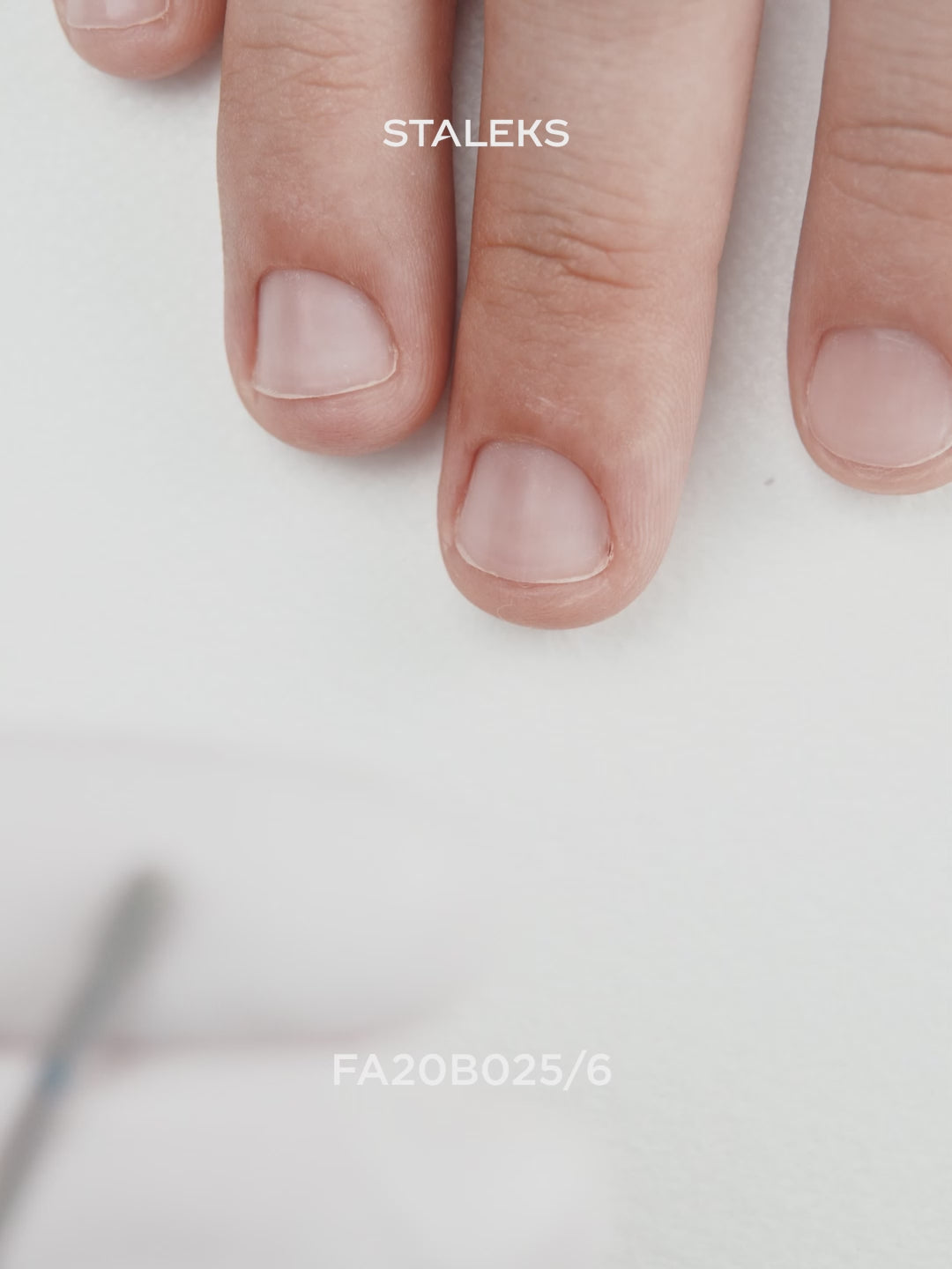 Załaduj wideo: STALEKS EXPERT Frez diamentowy cylinder niebieski, średnica 2,5 mm, część robocza 6 mm