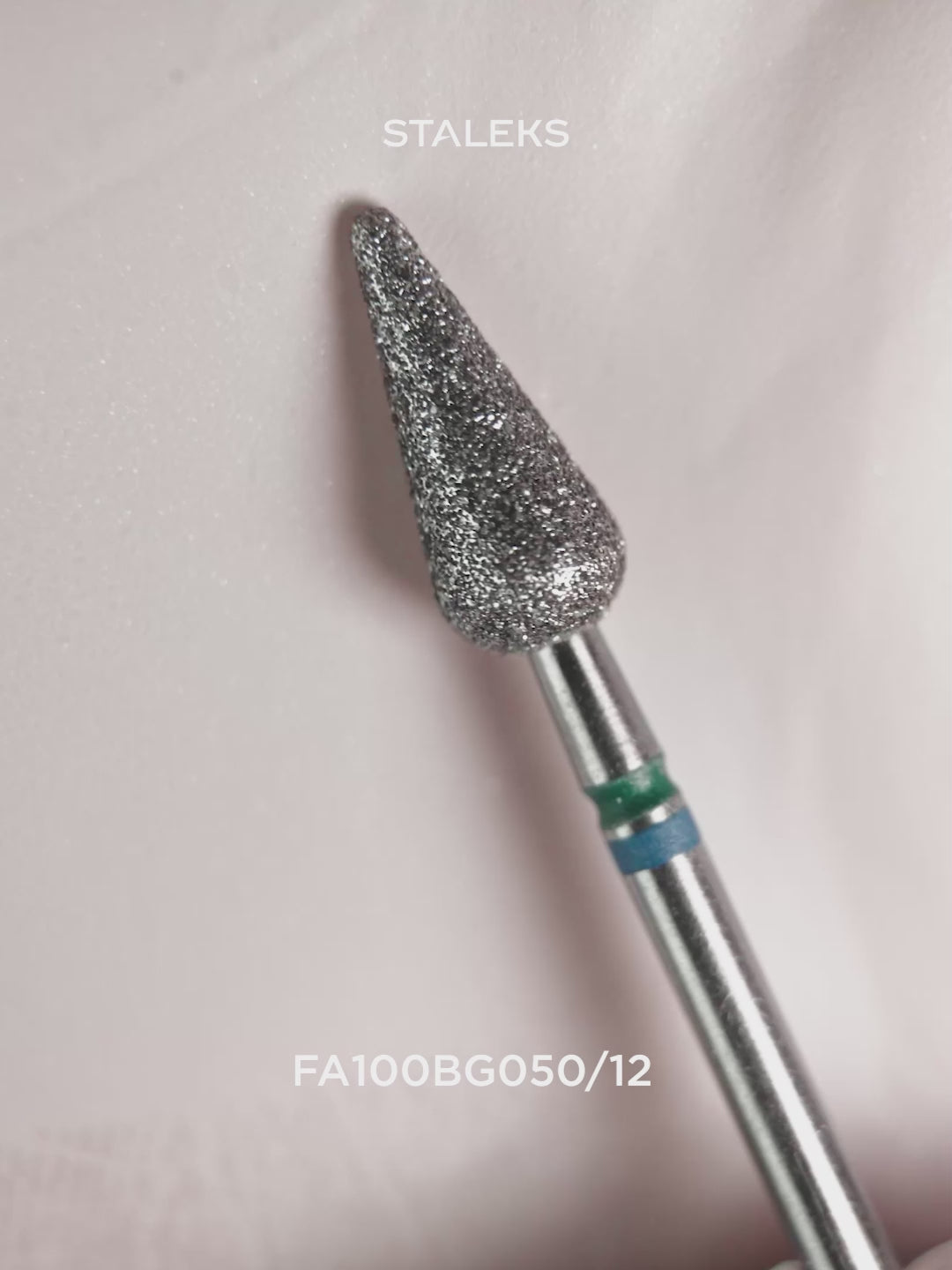 Załaduj wideo: STALEKS EXPERT Frez diamentowy DUO „Gruszka ostra” niebiesko-zielony, średnica 5 mm, część robocza 12 mm