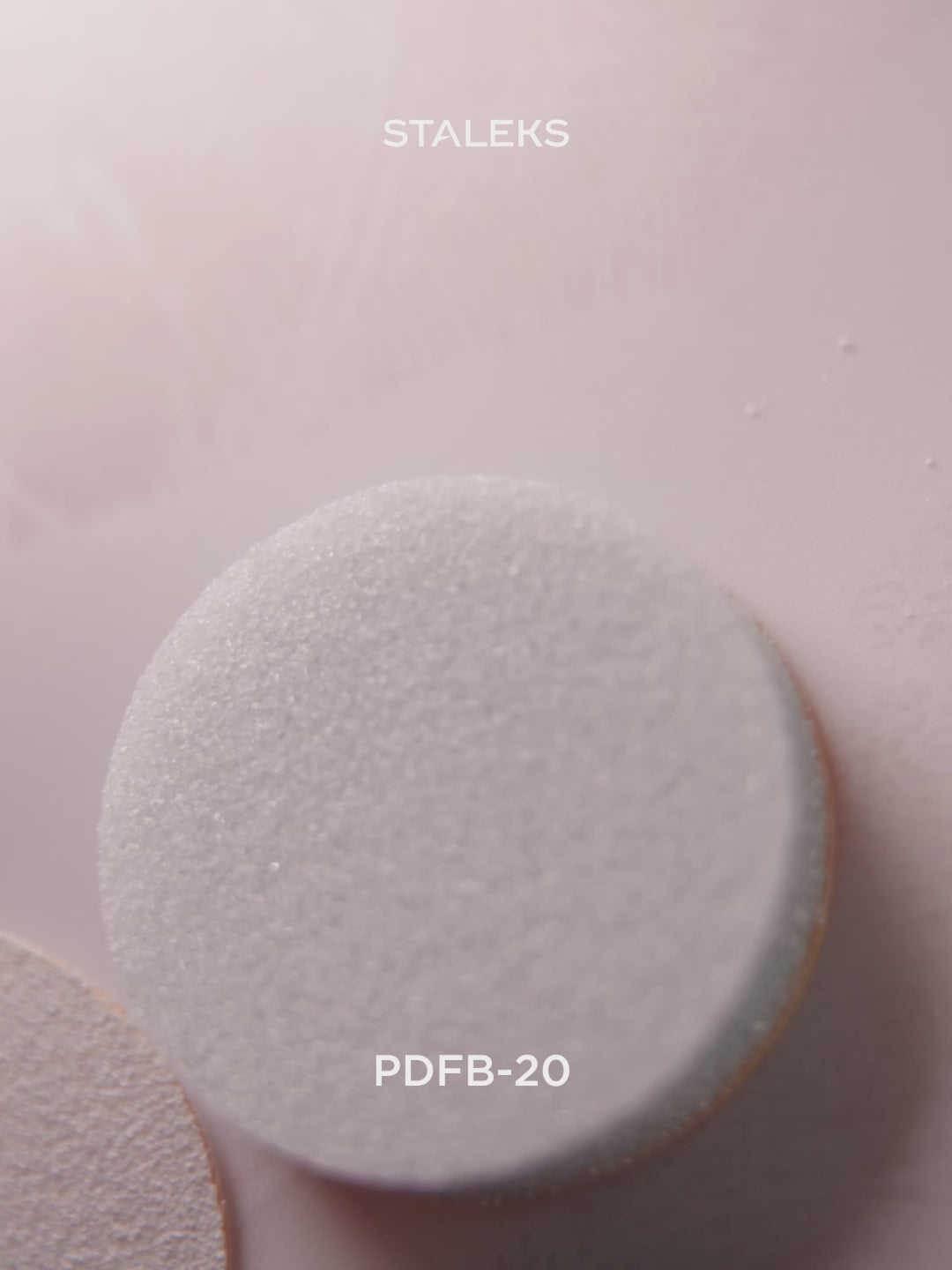 Завантажити відео: STALEKS EXPERT 20 PODODISC M Спонж-файли для педикюрного диска 20 мм (25 шт)